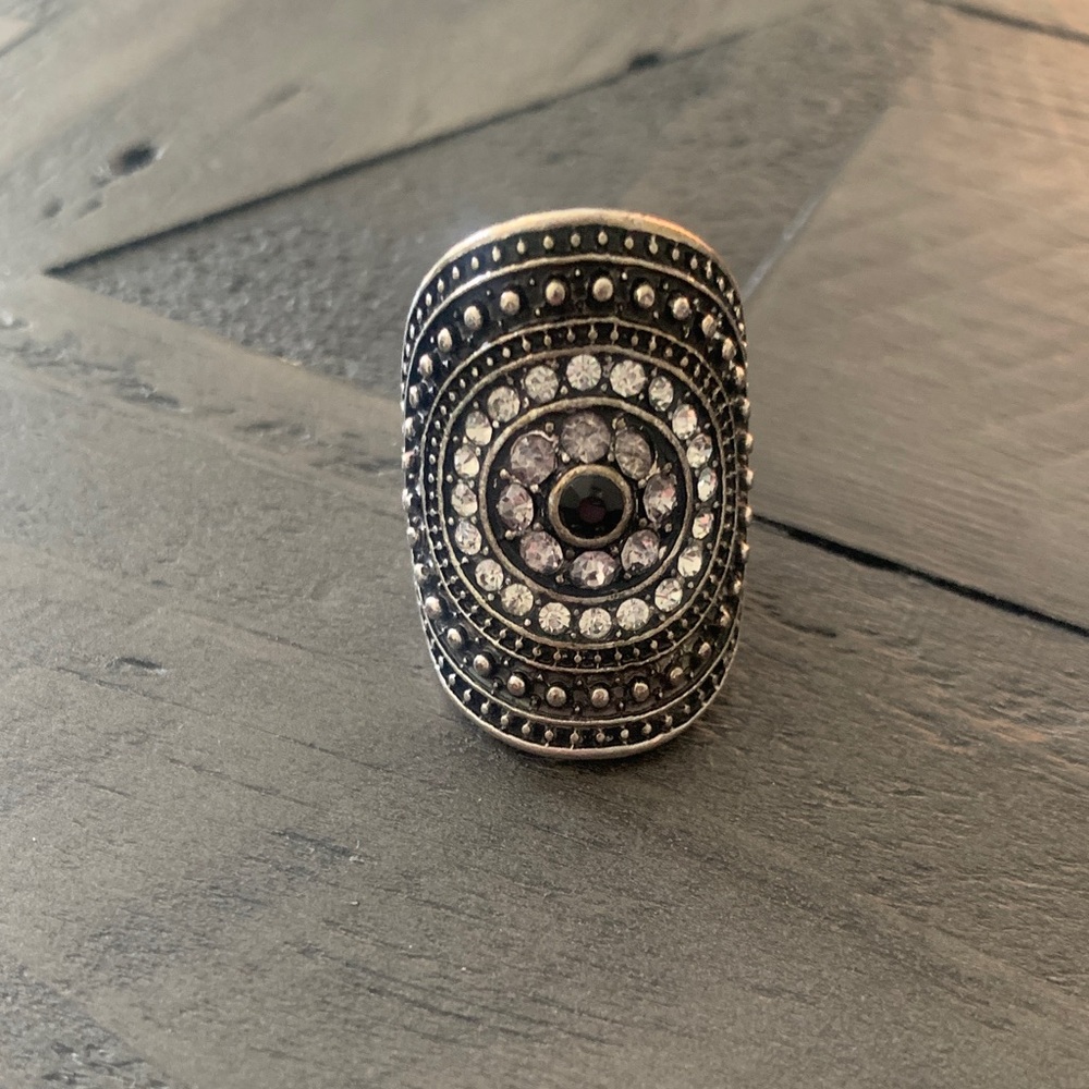 Silver Tone and Black Saddle Rhinestone Cocktail Ring size 8
